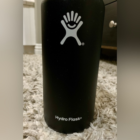 Hydro Flask 32 oz - like new!! - Picture 6 of 6